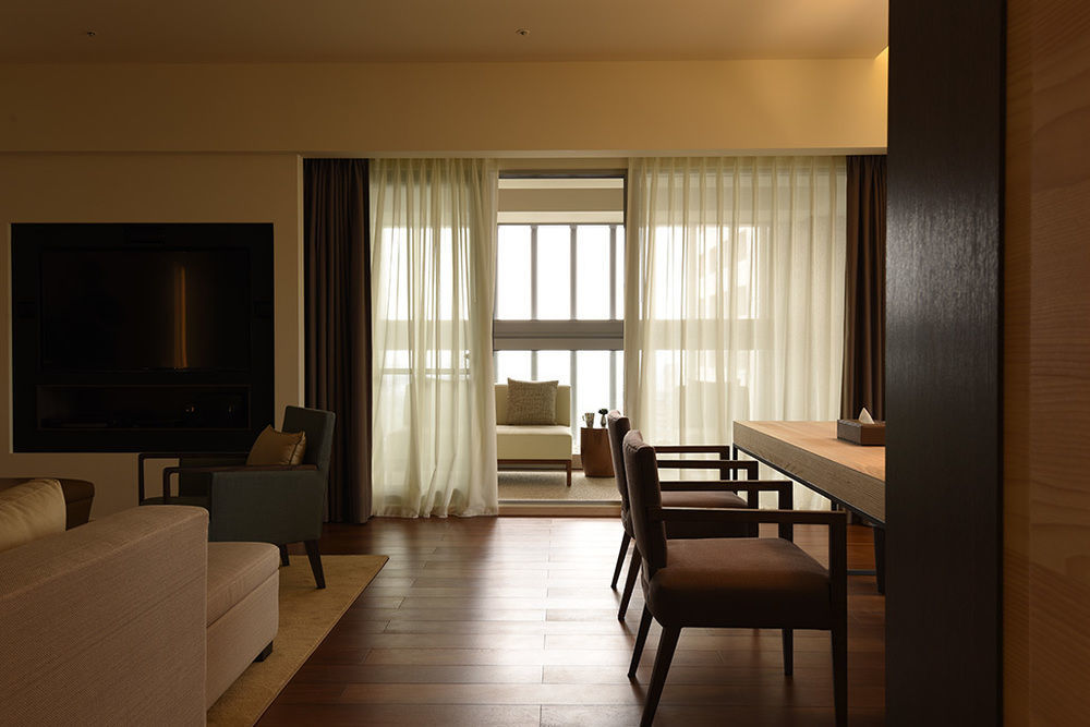 Hotel Cozzi Ximen Tainan Extérieur photo